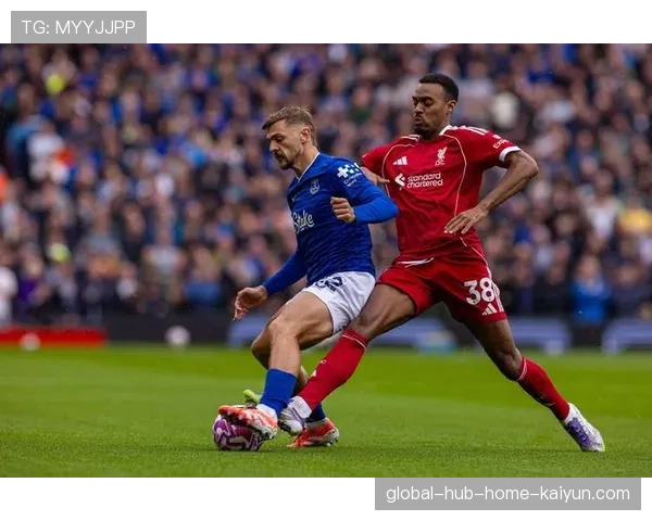 切尔西遭伯恩利补时绝平 福法纳染红导致球队主场失分