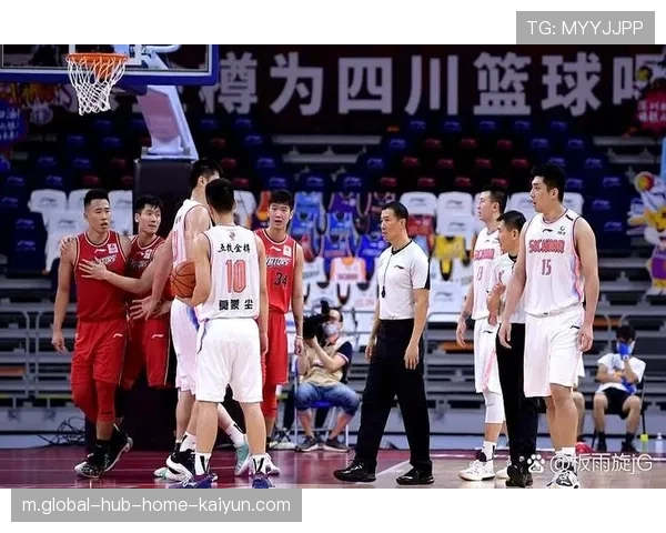 贺希宁定点三分成外线回应点,空间型射手角色补强战术多样性 贺希宁定点三分成外线回应点,空间型射手角色补强战术多样性